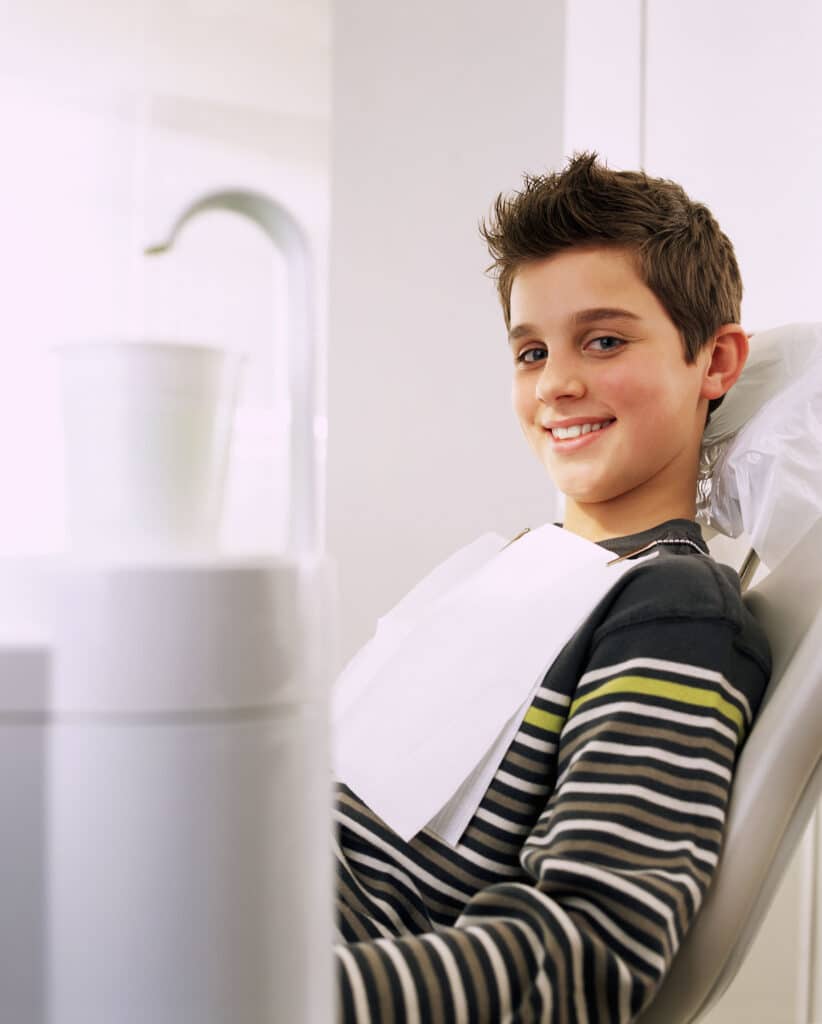 Junge beim Zahnarzt Saupe